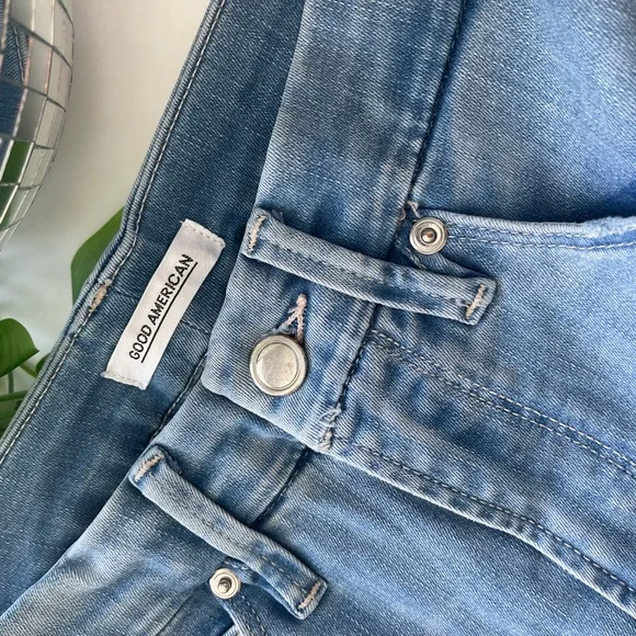 Good American High Waist Distressed Light Wash Jeans Crop Denim Size 26 2 - Picture 2 of 7